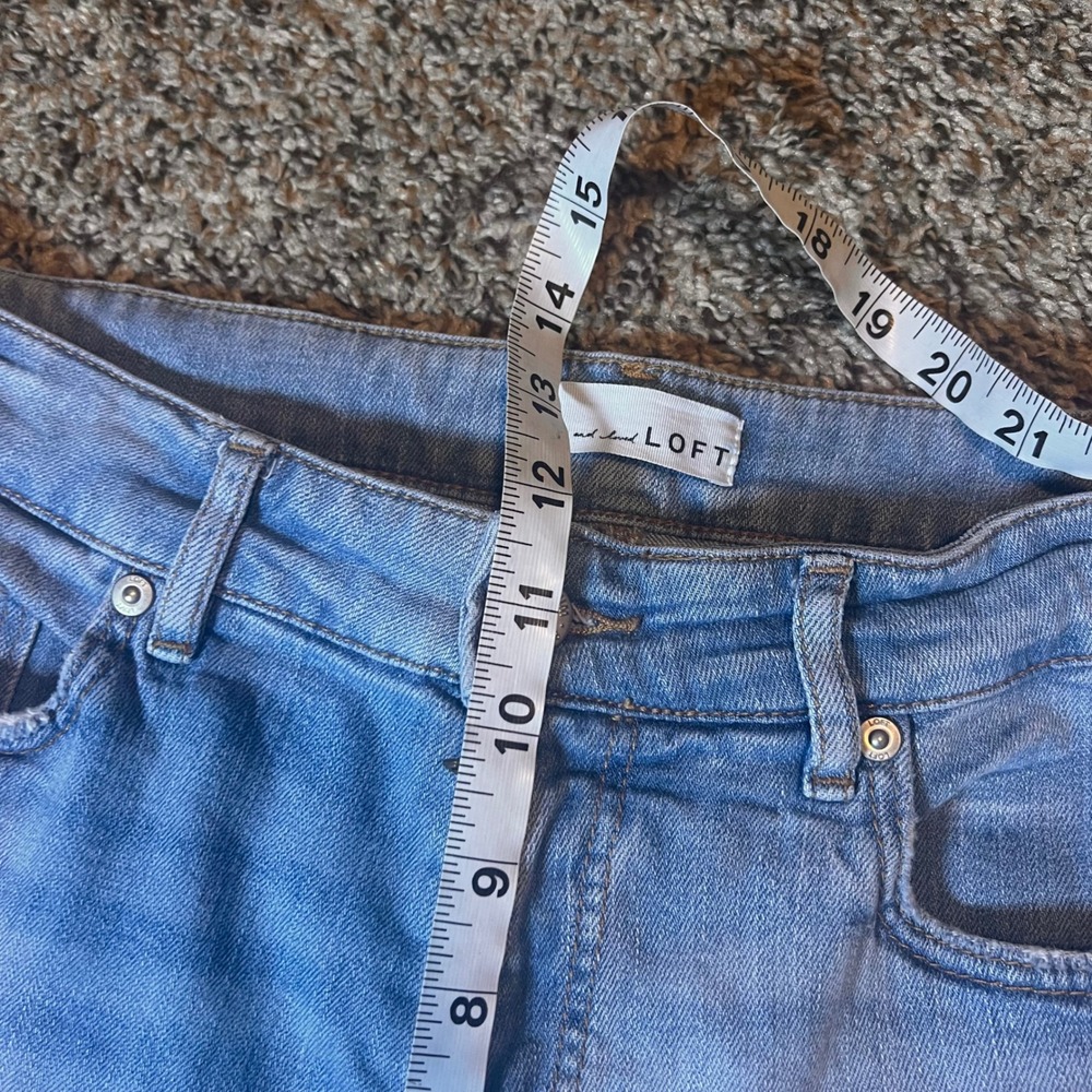 LOFT The Curvy Kick Crop Jeans Light Wash Frayed Hem Size 10 - Picture 5 of 7
